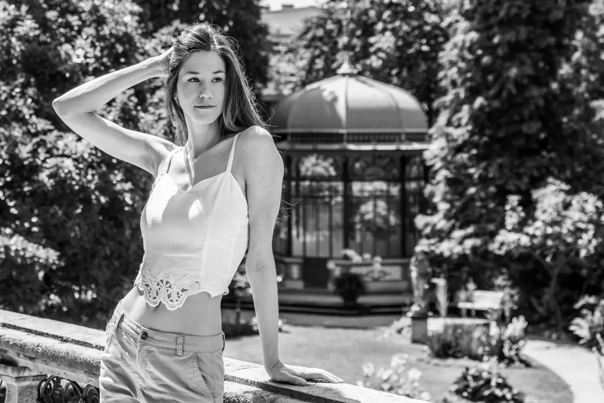 Featured blog article: What to Wear for a Photoshoot, Clothing, Makeup and Preparation Guide