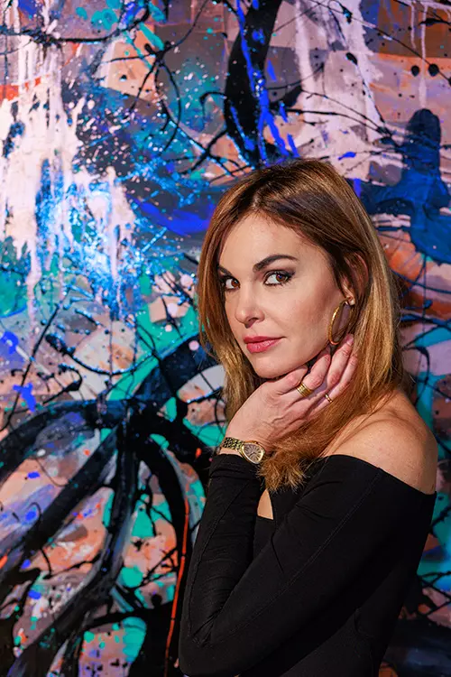 Artistic portrait of Tanja la Croix with her artwork in Zurich